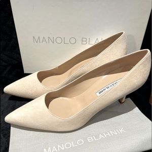 Manolo Blahnik Vallorco nude suede heels